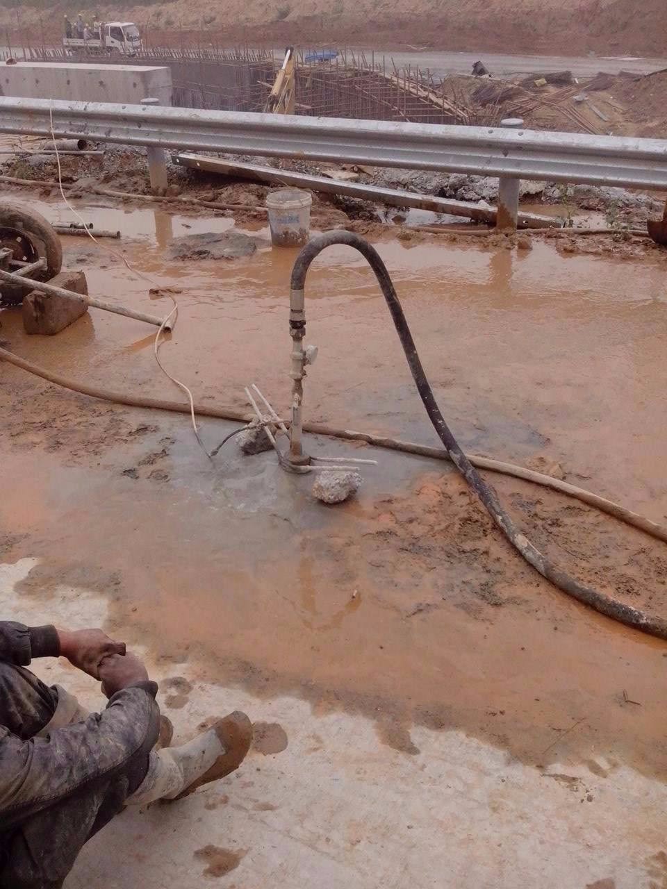 蒙自路基压密注浆